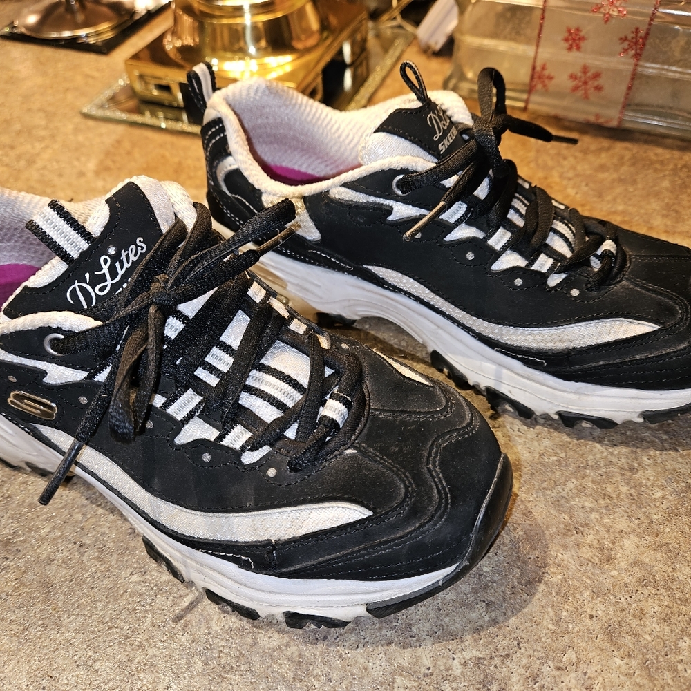 Sketchers Runners - Size 7